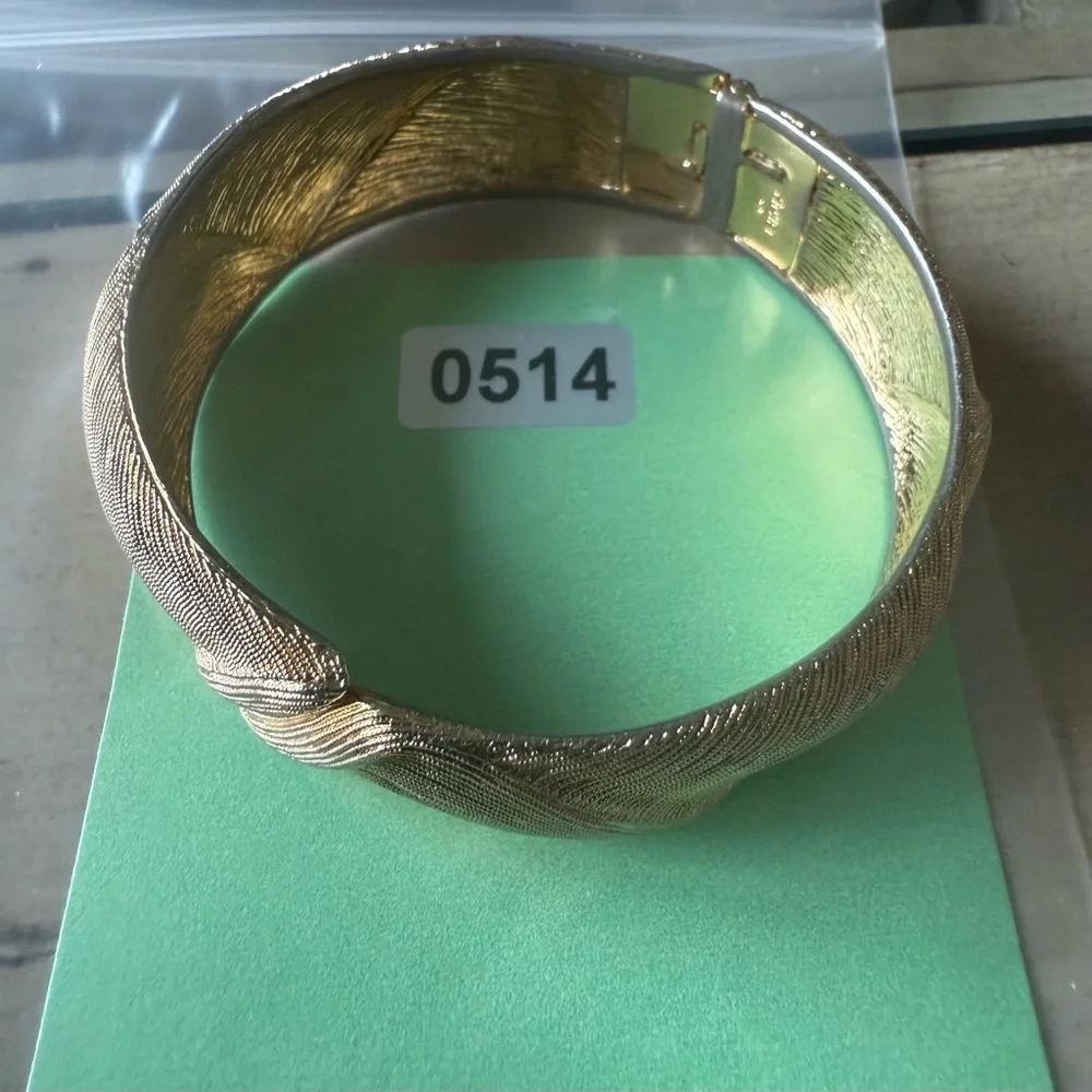 Vintage Monet hinged Bangle Bracelet Gold Tone 6.75” - Picture 9 of 9